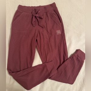 ALO Yoga Women’s Ribbed Joggers in Mauve